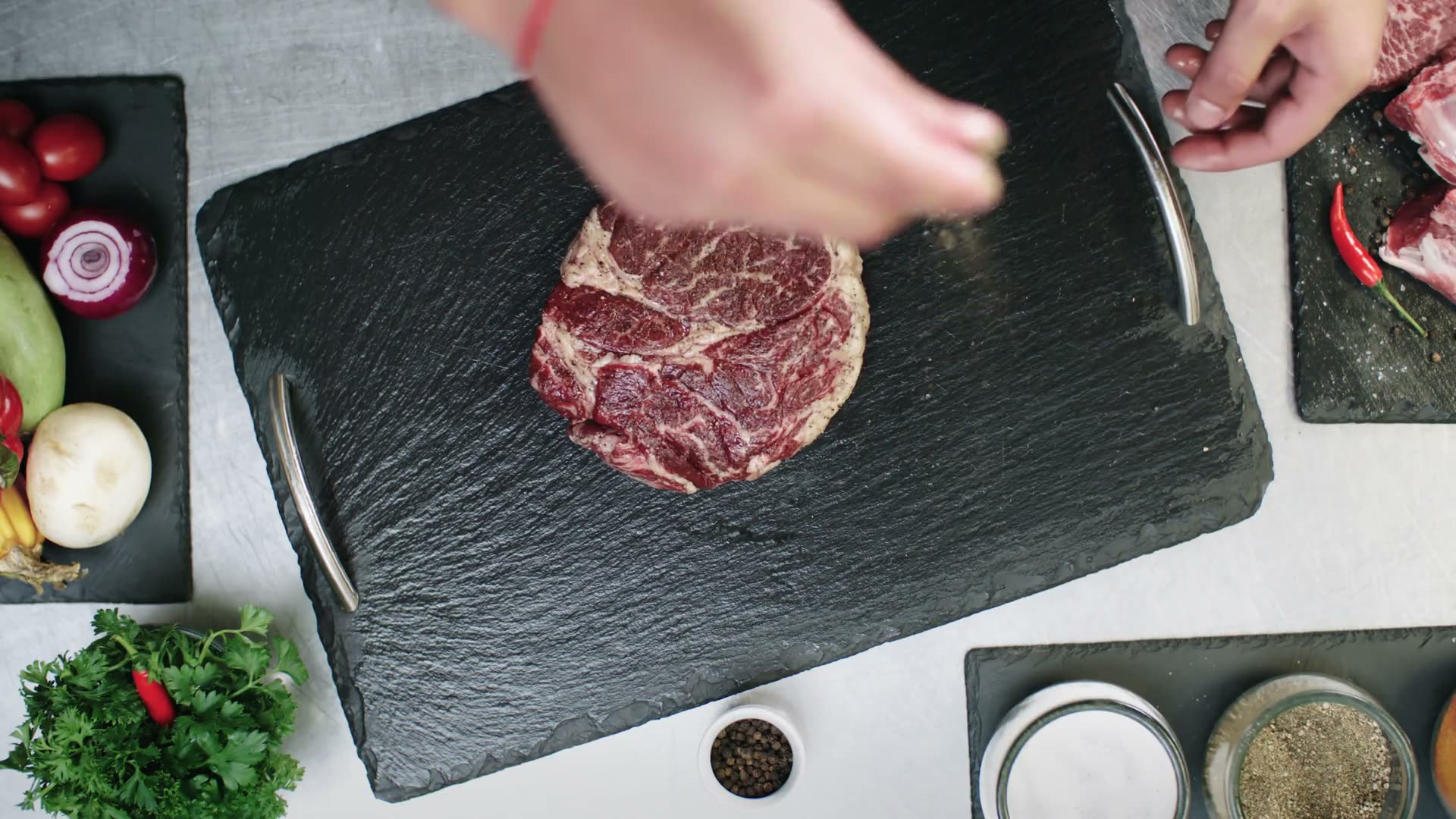 Pièce de viande travaillée sur le billot d'une boucherie