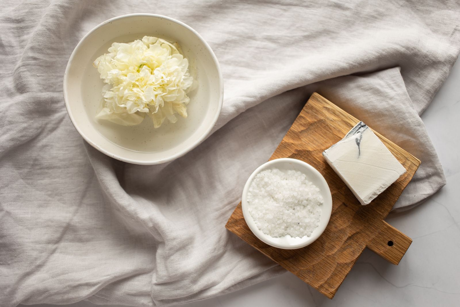 Parure de lit en lin lavé avec savon et coupelle